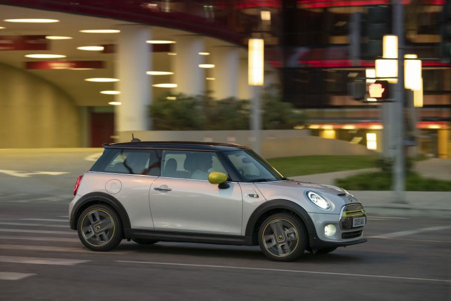  Mini Cooper SE (F56) 2019 года  (WW) (фото 9 из 132)